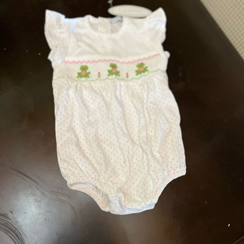 Hug me first froggie onsie
